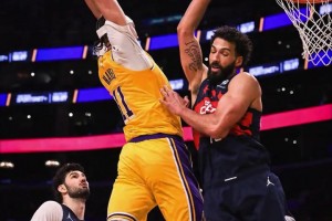 @马刺球迷！网友恶搞：你能看出这是哪个球员吗？